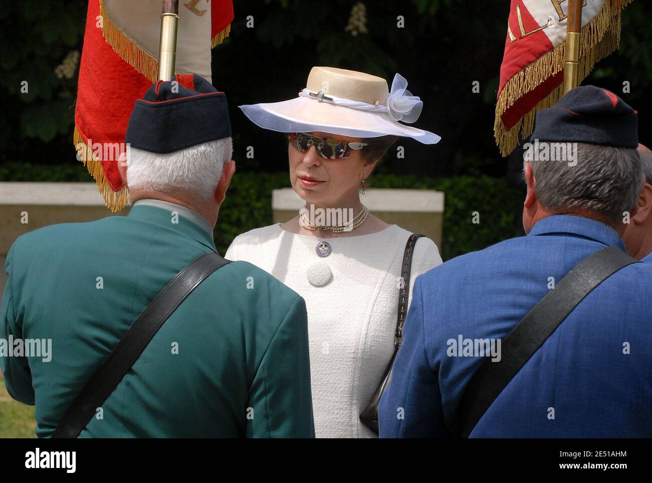 La princesse Anne de Grande-Bretagne participe à une commémoration au mémorial en rendant hommage aux actions et aux sacrifices des 104 agents de la « Section F », dont 13 femmes de l'exécutif de l'opération spéciale (SOE) pendant la Seconde Guerre mondiale, à Valentinay, dans l'ouest de la France, le 6 mai 2008. La SOE des services secrets a été fondée en juillet 1940 par le Premier ministre Winston Churchill, pour aider les populations civiles à résister contre les nazis allemands en Europe, en favorisant le sabotage et la subversion. Photo de Patrick Bernard/ABACAPRESS.COM Banque D'Images