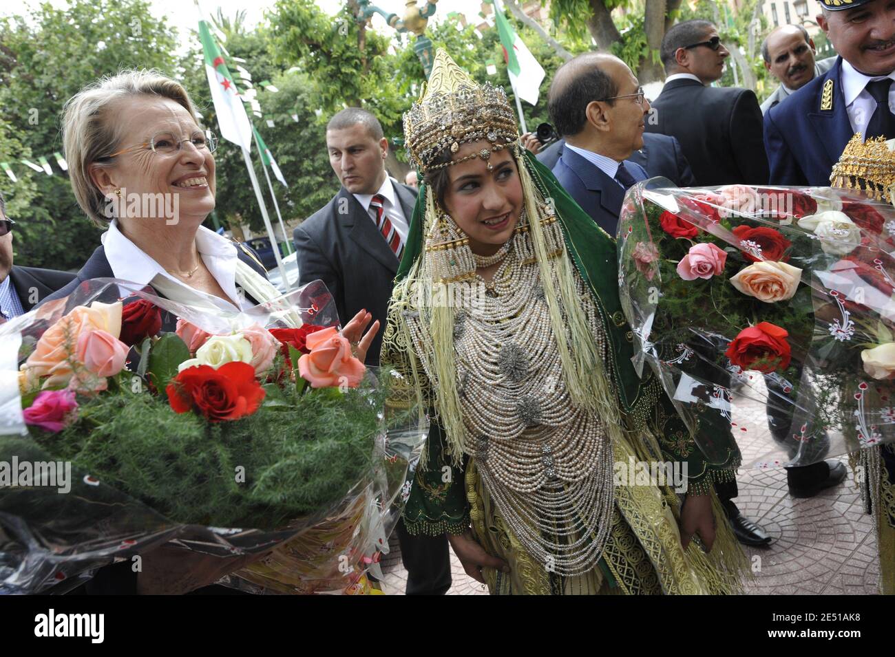 La ministre française de l'intérieur, Michele Alliot-Marie, et la ministre algérienne de l'intérieur, Yazid Zerhouni, en visite dans la ville historique de Tlemcen, en Algérie, le 6 mai 2008. Photo par Elodie Gregoire/ABACAPRESS.COM Banque D'Images