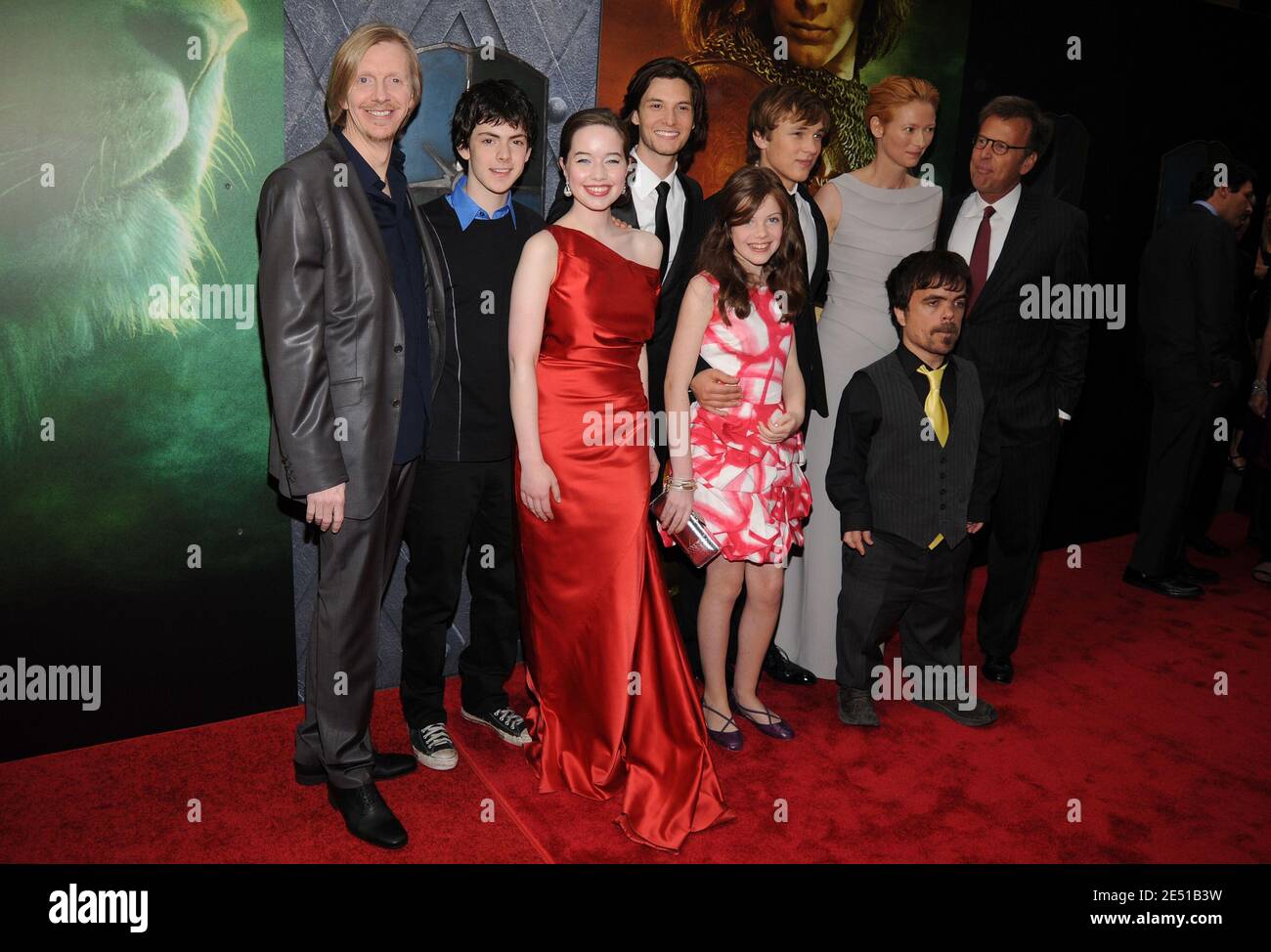 Andrew Adamson, acteurs Skendar Keynes, Anna Poplewell, Ben Barnes, Georgie Henley, William Moseley, Tilda Swinton, Peter Dinklage et producteur Mark Johnson assistent à la première mondiale des chroniques de Narnia : Prince Caspian au théâtre Ziegfeld de New York, NY, Etats-Unis, le 7 mai 2008. Photo de S.Vlasic/ABACAPRESS.COM Banque D'Images