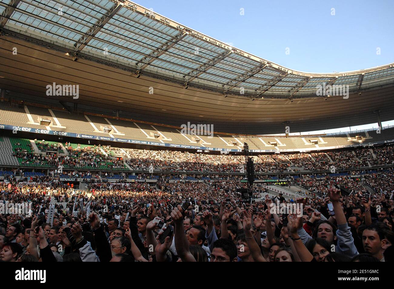 Atmosphère pendant le RFM Party 80, au stade de France, à Saint Denis, France, le 17 mai 2008. Photo de Gouhier-Gorassini/ABACAPRESS.COM Banque D'Images