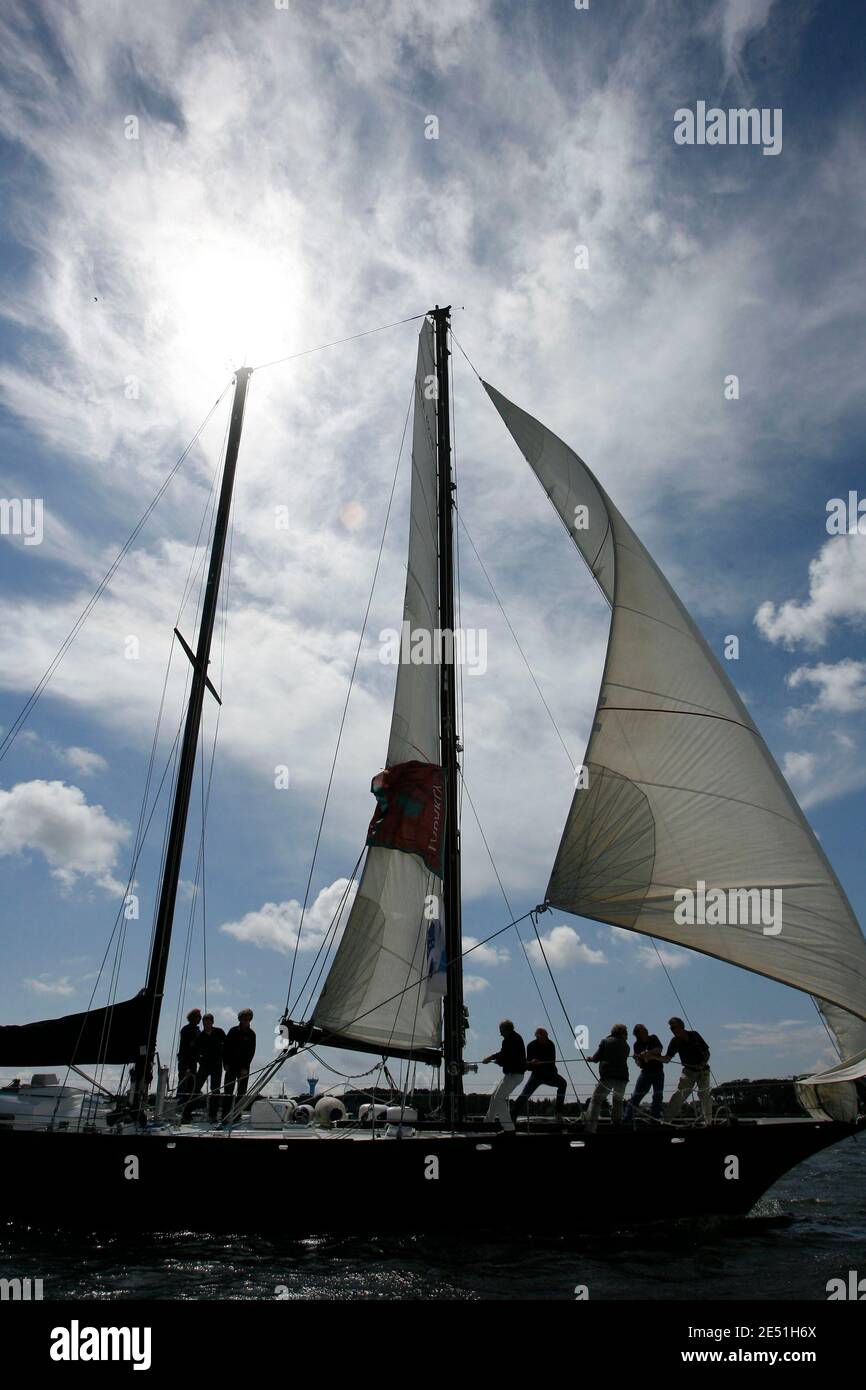 Marie Tabarly, fille de la légende française de la voile, feu Eric Tabarly, concurrence à bord du monocoque de son père 'Pen Duick I' lors de l'ouverture de 'ville de voile - Eric Tabarly' pour marquer le 10e anniversaire de sa mort à Lorient, dans l'ouest de la France, le 17 mai 2008. Photo de Thomas Bregardis/Cameleon/ABACAPRESS.COM Banque D'Images