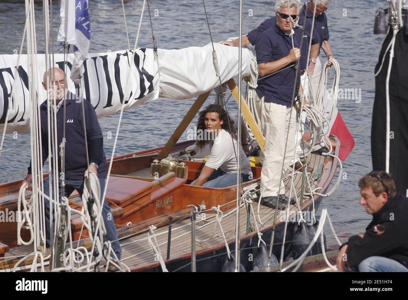 Marie Tabarly, fille de la légende française de la voile, feu Eric Tabarly, concurrence à bord du monocoque de son père 'Pen Duick I' lors de l'ouverture de 'ville de voile - Eric Tabarly' pour marquer le 10e anniversaire de sa mort à Lorient, dans l'ouest de la France, le 17 mai 2008. Photo de Thomas Bregardis/Cameleon/ABACAPRESS.COM Banque D'Images