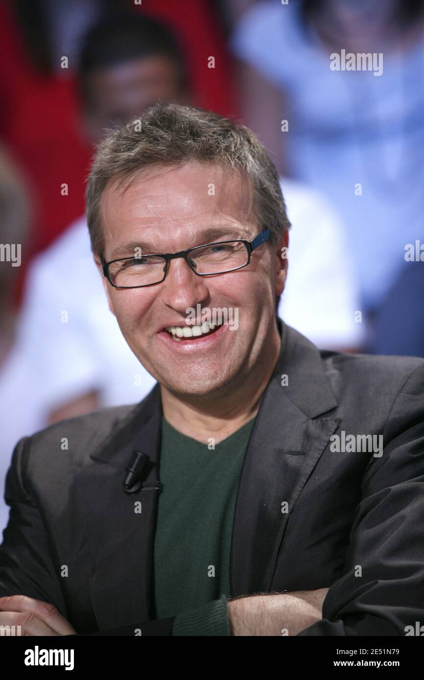 EXCLUSIF - Laurent Ruquier participe à la mise en bande d'un spectacle TV à Paris, France, le 20 mai 2008. Photo de Greg Soussan/ABACAPRESS.COM Banque D'Images