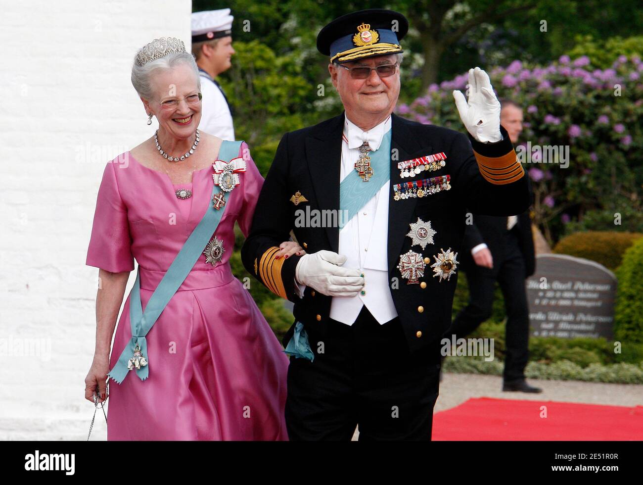 La reine Margrethe et le prince Henrik du Danemark assistent au mariage entre le prince Joachim du Danemark et Marie Cavallier à l'église de Mogeltonder, Jutland du Sud, Danemark, le 24 mai 2008. Il s'agit d'un nouveau mariage pour le prince Joachim (fils cadet de la reine Margrethe II et du prince Henri de Montpezat), 39 ans, qui a épousé Alexandra Manley le 18 novembre 1995 et a divorcé le 8 avril 2005. La princesse Marie Cavallier, 32 ans, est une citoyenne française et appartient à l'Église catholique romaine. Photo de Patrick Bernard/ABACAPRESS.COM Banque D'Images