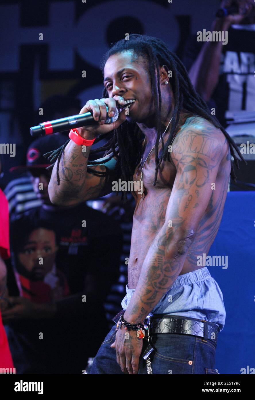 Singer Lil Wayne se produit sur le Jam d'été 2008 de Hot Liened au Giants Stadium à East Rutherford, NJ, USA le 1er juin 2008. Photo de Gregorio Binuya/ABACAPRESS.COM Banque D'Images
