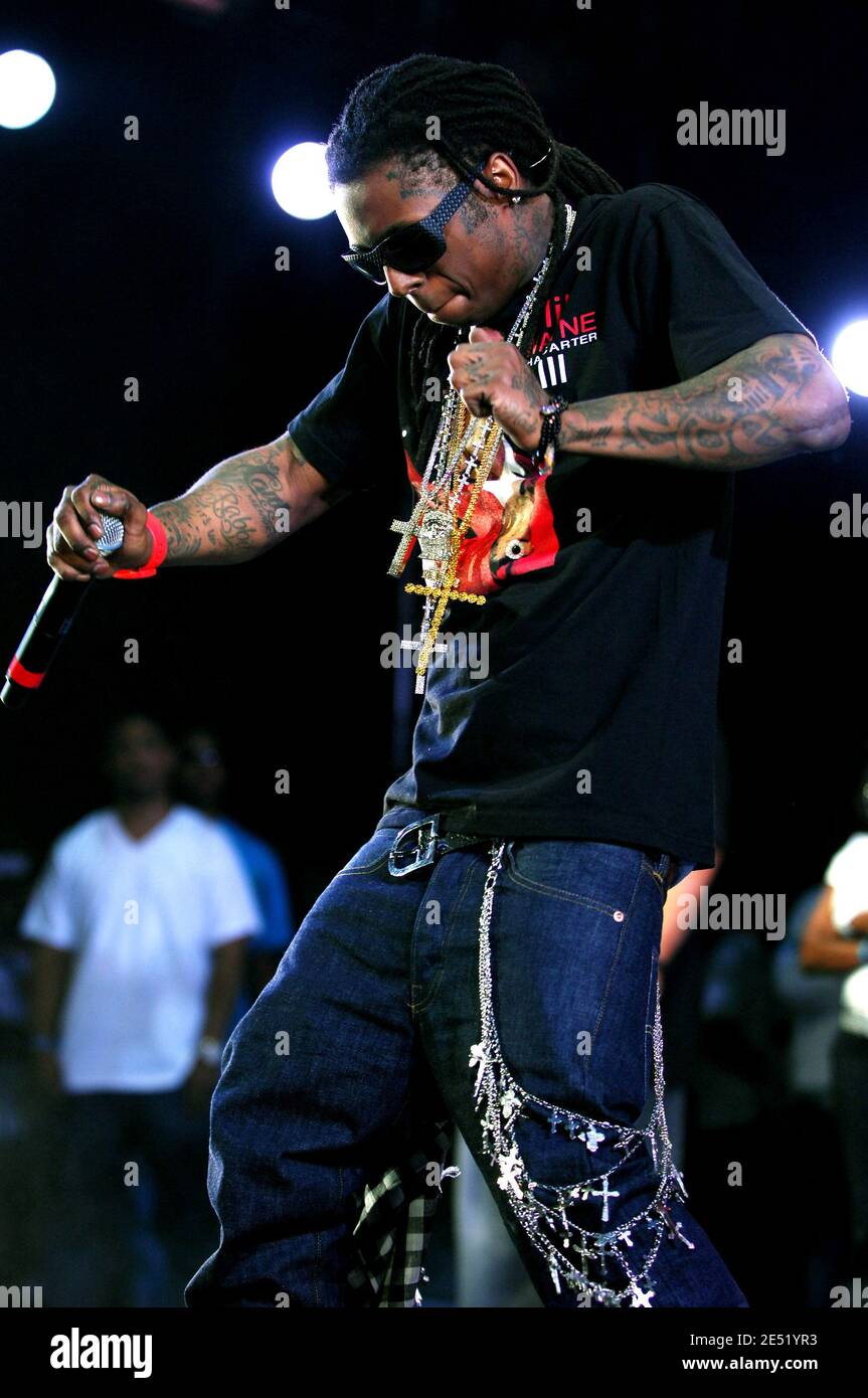 Singer Lil Wayne se produit sur le Jam d'été 2008 de Hot Liened au Giants Stadium à East Rutherford, NJ, USA le 1er juin 2008. Photo de Gregorio Binuya/ABACAPRESS.COM Banque D'Images