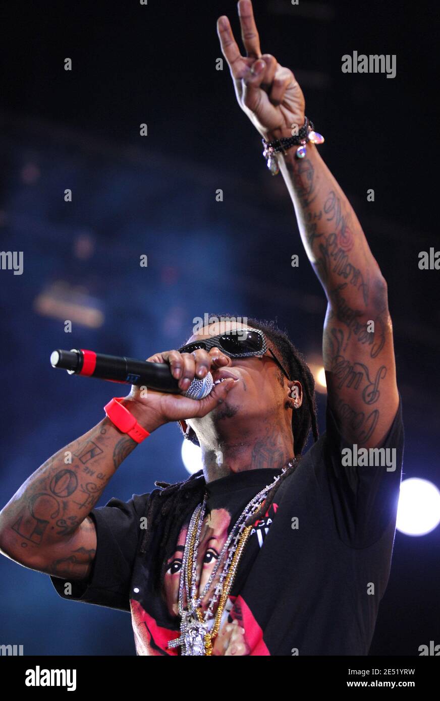 Singer Lil Wayne se produit sur le Jam d'été 2008 de Hot Liened au Giants Stadium à East Rutherford, NJ, USA le 1er juin 2008. Photo de Gregorio Binuya/ABACAPRESS.COM Banque D'Images