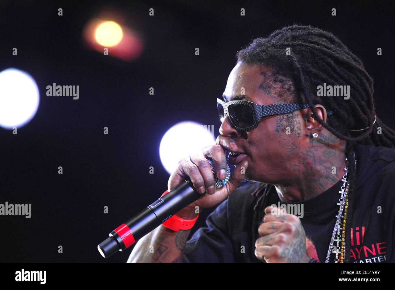 Singer Lil Wayne se produit sur le Jam d'été 2008 de Hot Liened au Giants Stadium à East Rutherford, NJ, USA le 1er juin 2008. Photo de Gregorio Binuya/ABACAPRESS.COM Banque D'Images