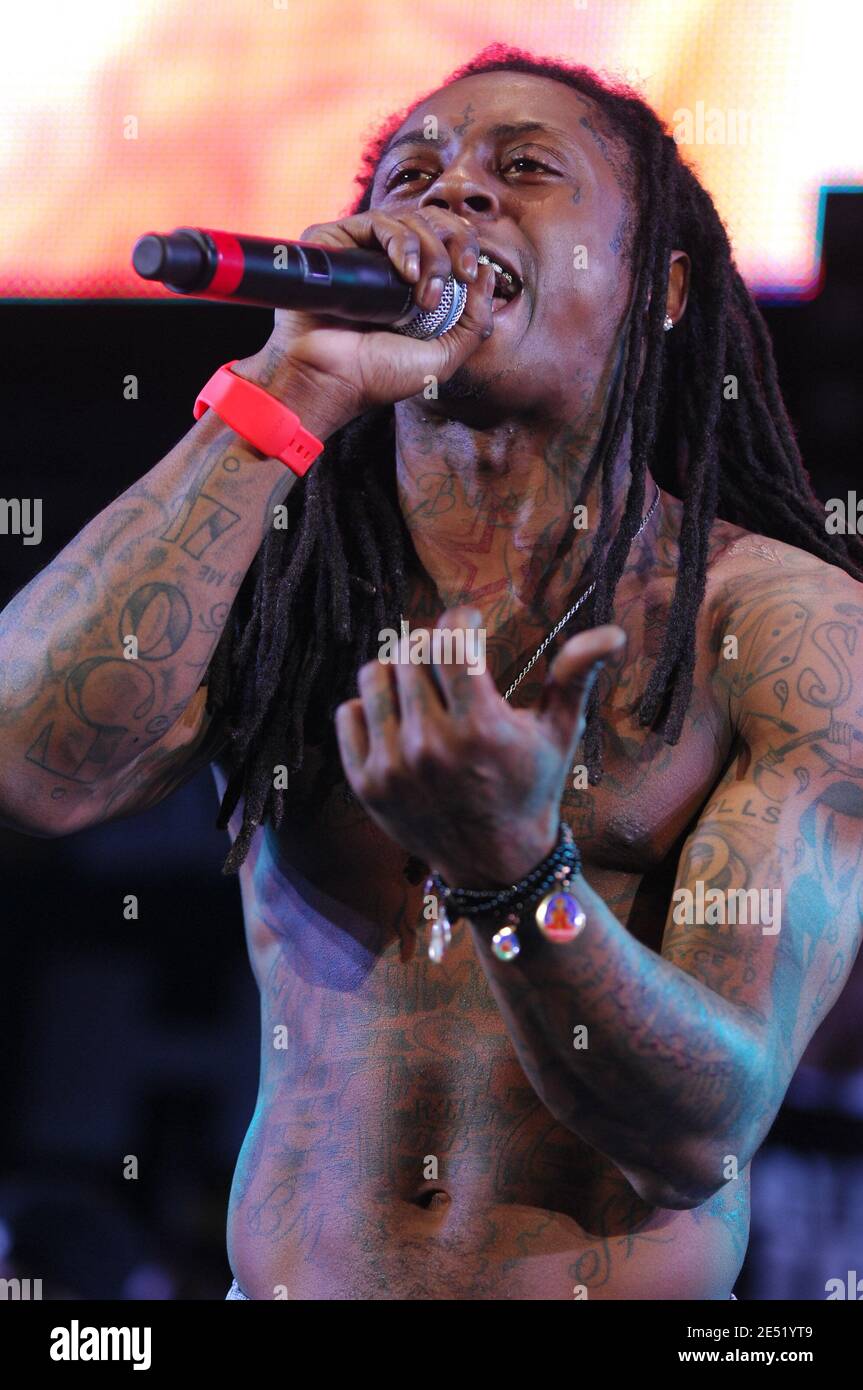 Singer Lil Wayne se produit sur le Jam d'été 2008 de Hot Liened au Giants Stadium à East Rutherford, NJ, USA le 1er juin 2008. Photo de Gregorio Binuya/ABACAPRESS.COM Banque D'Images