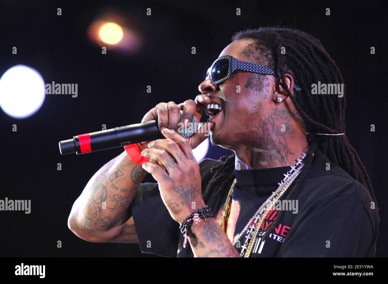 Singer Lil Wayne se produit sur le Jam d'été 2008 de Hot Liened au Giants Stadium à East Rutherford, NJ, USA le 1er juin 2008. Photo de Gregorio Binuya/ABACAPRESS.COM Banque D'Images