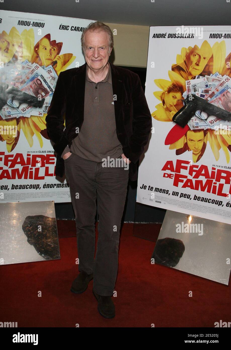 L'acteur André Dussollier arrive à la première de l'affaire de famille qui s'est tenue au théâtre UGC les Halles à Paris, en France, le 2 juin 2008. Photo de Denis Guignebourg/ABACAPRESS.COM Banque D'Images