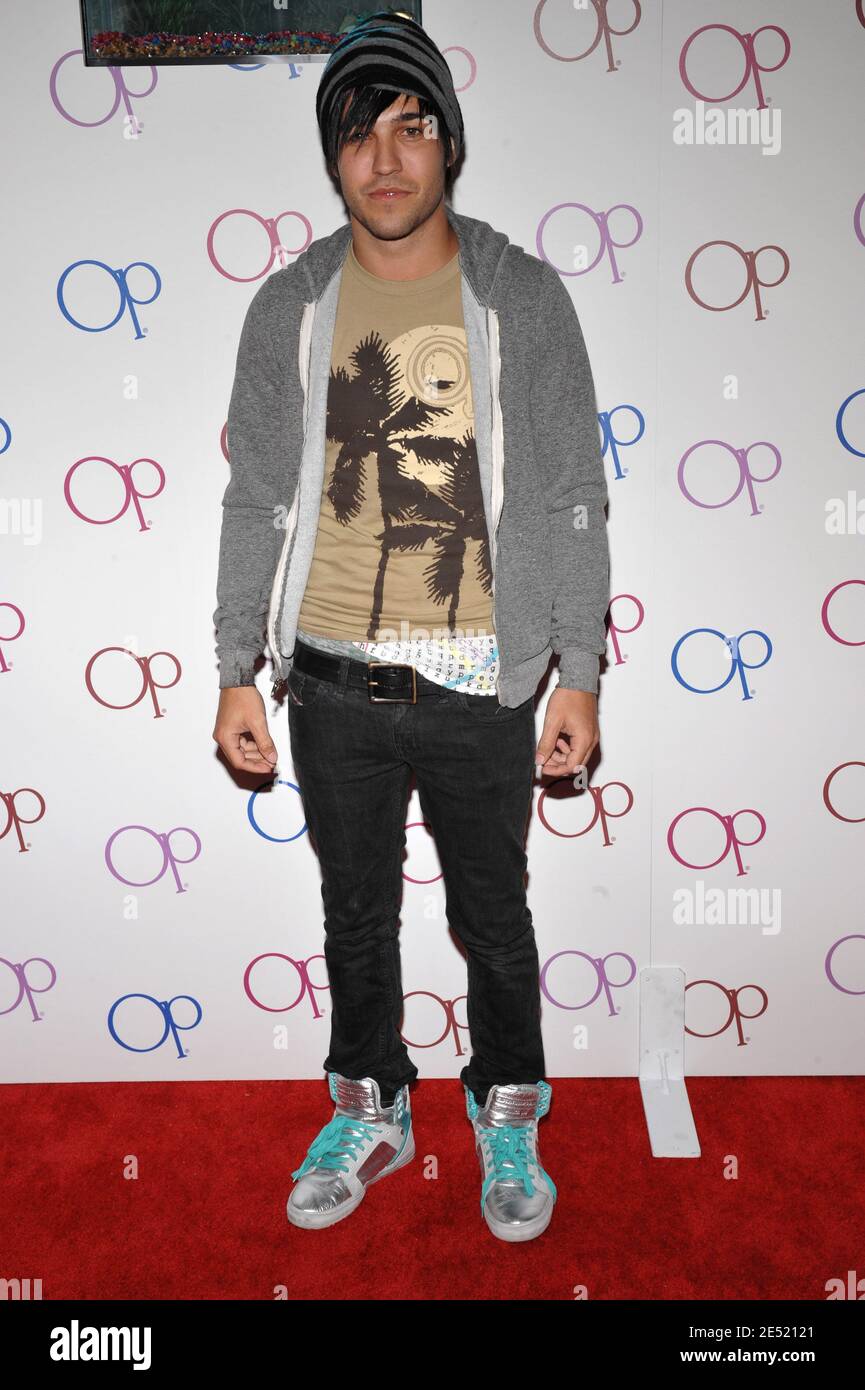 Pete Wentz arrivant pour la fête de la ligne de vêtements Ocean Pacific tenue dans une résidence privée à Beverly Hills, Los Angeles, CA, États-Unis le 3 juin 2008. Photo de Lionel Hahn/ABACAPRESS.COM Banque D'Images