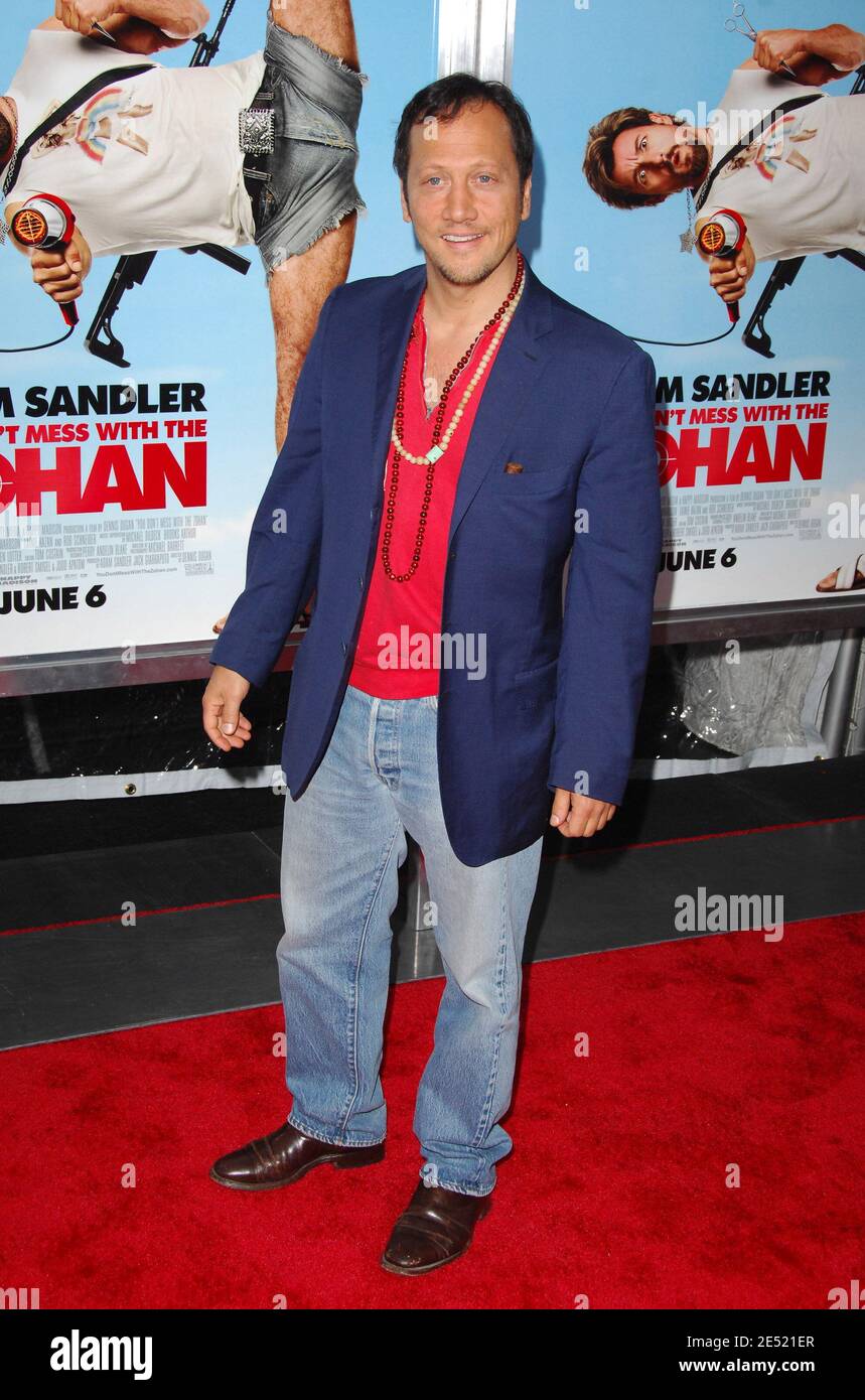 L'acteur Rob Schneider participe à la projection spéciale de Columbia Pictures sur « You Don't Mess with the Zohan », qui s'est tenue au Ziegfeld Theatre de New York City, NY, États-Unis, le 4 juin 2008. Photo de Gregorio Binuya/ABACAPRESS.COM Banque D'Images