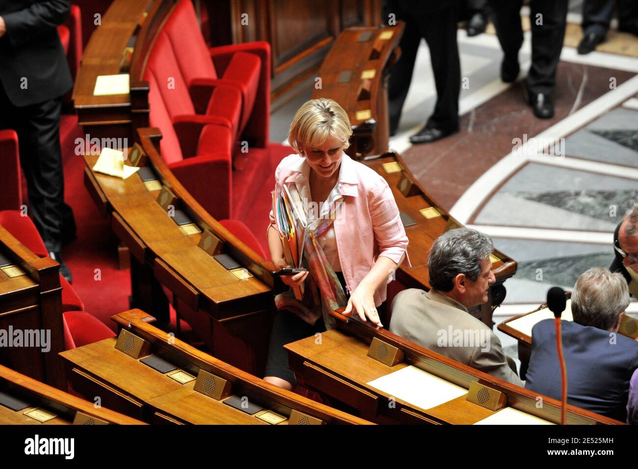 La ministre junior de la famille Nadine Morano se présente à l'Assemblée nationale à Paris, en France, le 10 juin 2008. Photo de Mousse/ABACAPRESS.COM Banque D'Images