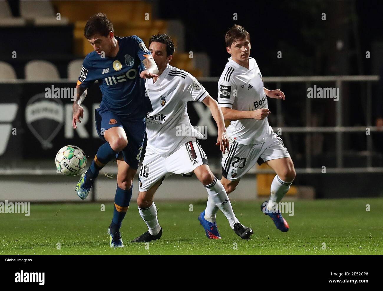 Faro, 01/25/2021 - Farense a accueilli le FC Porto ce soir, dans un match  pour l'I Liga, 15e jour de match, au stade São Luiz. OtÃvio; LiçÃ; (André  Vidigal / Global Images/Sipa