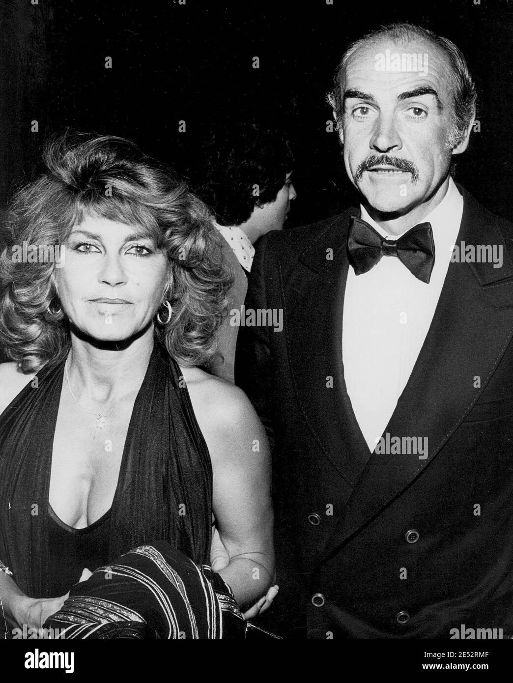 Micheline roquebrune and sean connery Banque d'images noir et blanc - Alamy