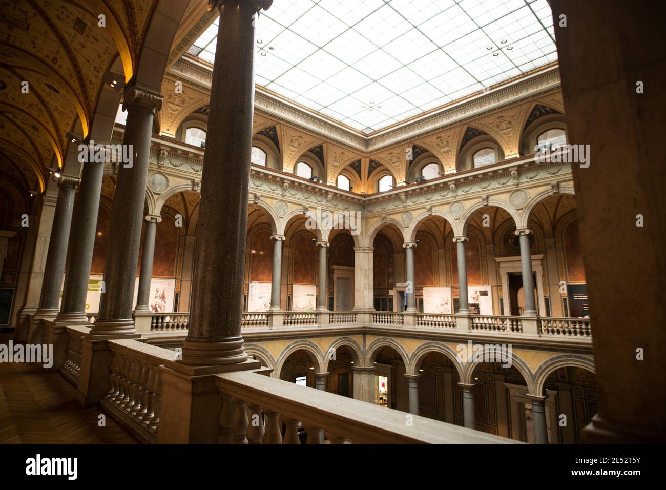 La cour intérieure du Musée des Arts appliqués (MAK) à Vienne, Autriche. Banque D'Images