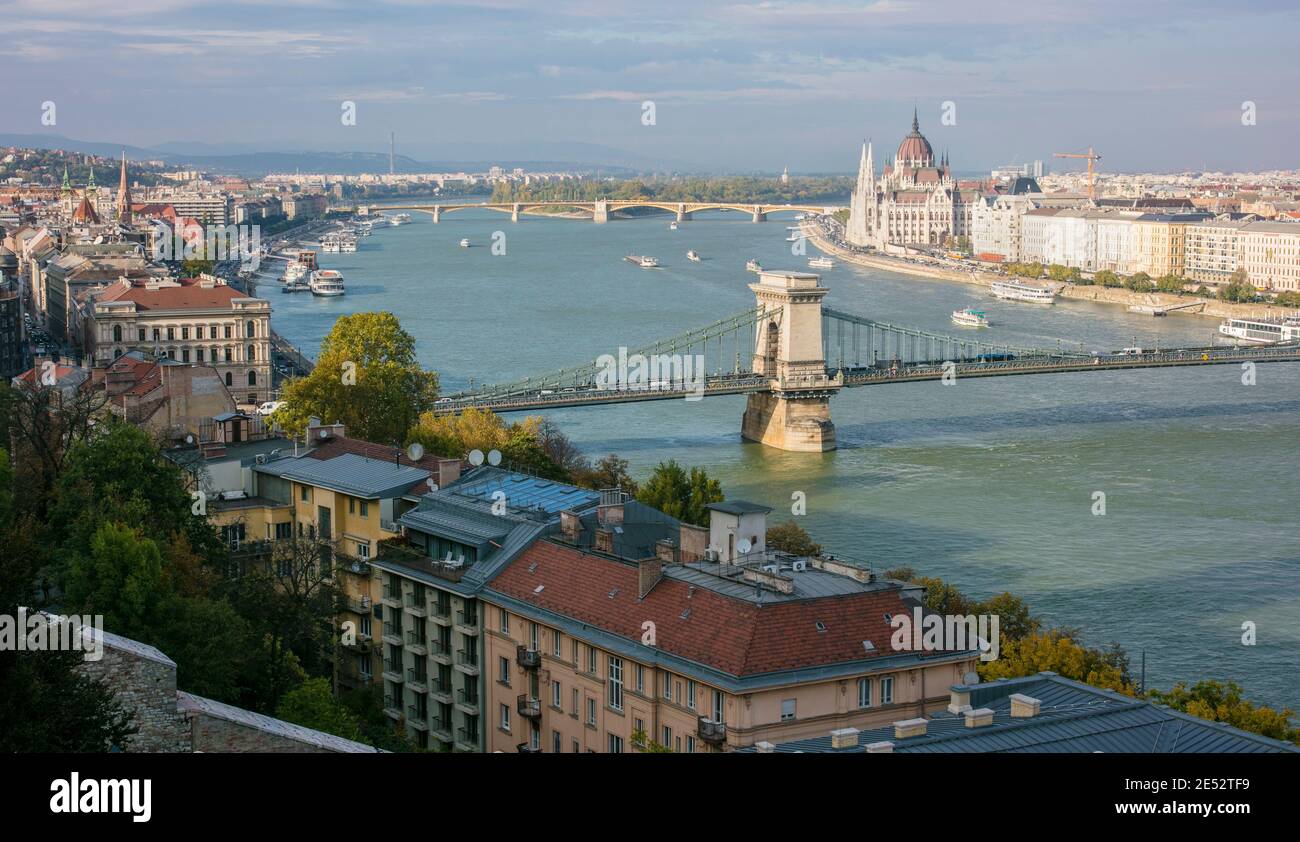 Pont de la chaîne Szechenyi et pont Margaret sur le Danube, Budapest, Hongrie Banque D'Images