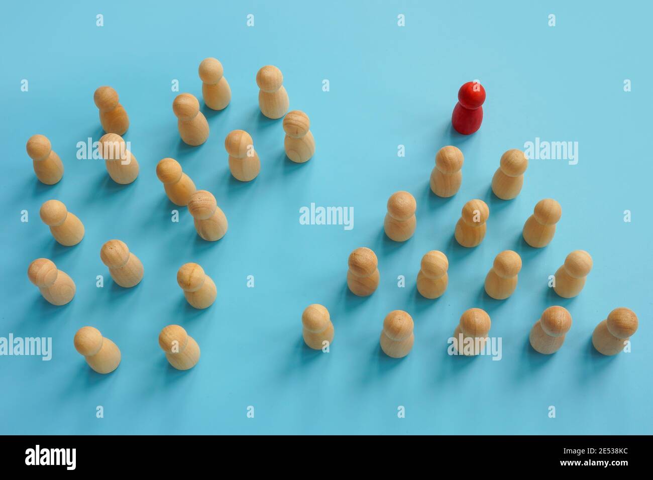 Groupe avec le chef et la foule. Concept de leadership et d'organisation. Banque D'Images