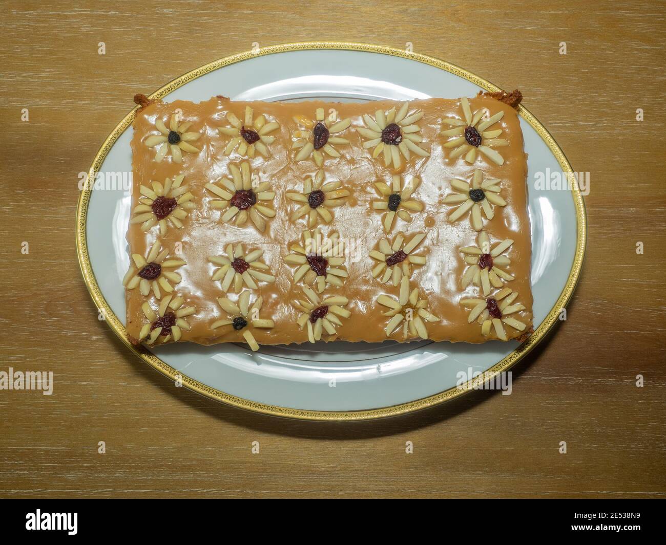 Mazurek Est Une Sorte De Patisserie Un Gateau Cuite En Pologne En Particulier A Paques Mais Aussi A D Autres Vacances D Hiver Il Est Generalement Decore Avec Du Glacage Photo Stock Alamy