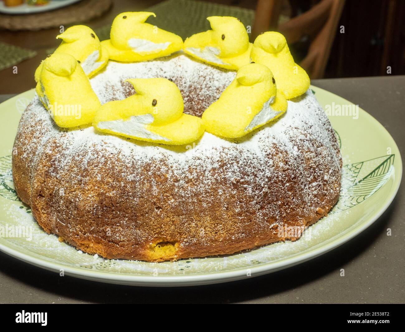 Babka Est Un Gateau De Levure Spongieux Qui Est Traditionnellement Cuit Pour Le Dimanche De Paques En Pologne En Bielorussie En Ukraine Et En Russie Occidentale Photo Stock Alamy