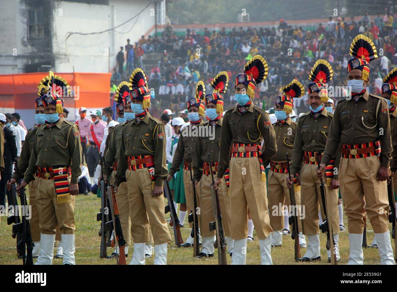 Nagaon, Assam, Inde - 26 janv. 2021: Parade des contigents au terrain de la parade pendant l'observation de la Journée de la République observée à Nagaon, Assam, Inde, mardi. Crédit : DIGANTA TALUKDAR/Alamy Live News Banque D'Images