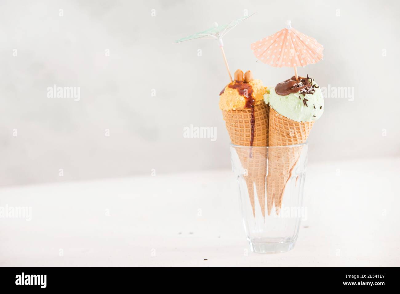 Crème glacée aux arachides (forme physique) et à la menthe Banque D'Images