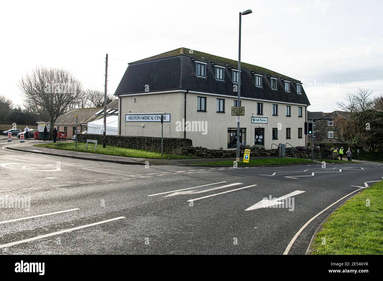 Helston Centre médical de Cornwall Covid 19, zone d'attente, déménagement très rapide Centre Helston Covid 19 le vaccin COVID-19 est gratuit pour le NHS. Banque D'Images