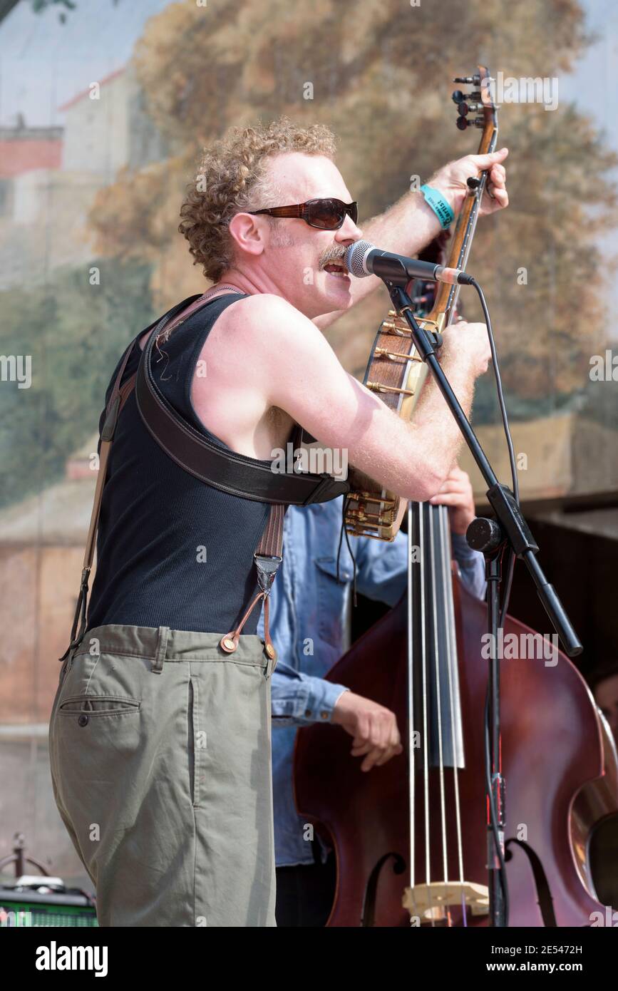 Curtis Paul Eller, de Curtis Eller's American Circus, au Larmer Tree Festival, Royaume-Uni Banque D'Images