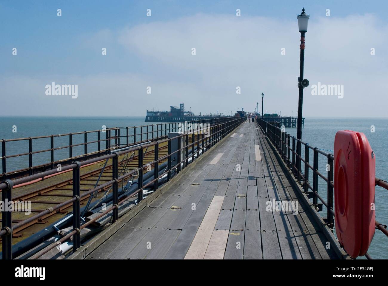 Southend Pier (1.33 miles, le plus long quai de plaisance du monde), Southend-on-Sea, Essex, Angleterre | AUCUN | Banque D'Images