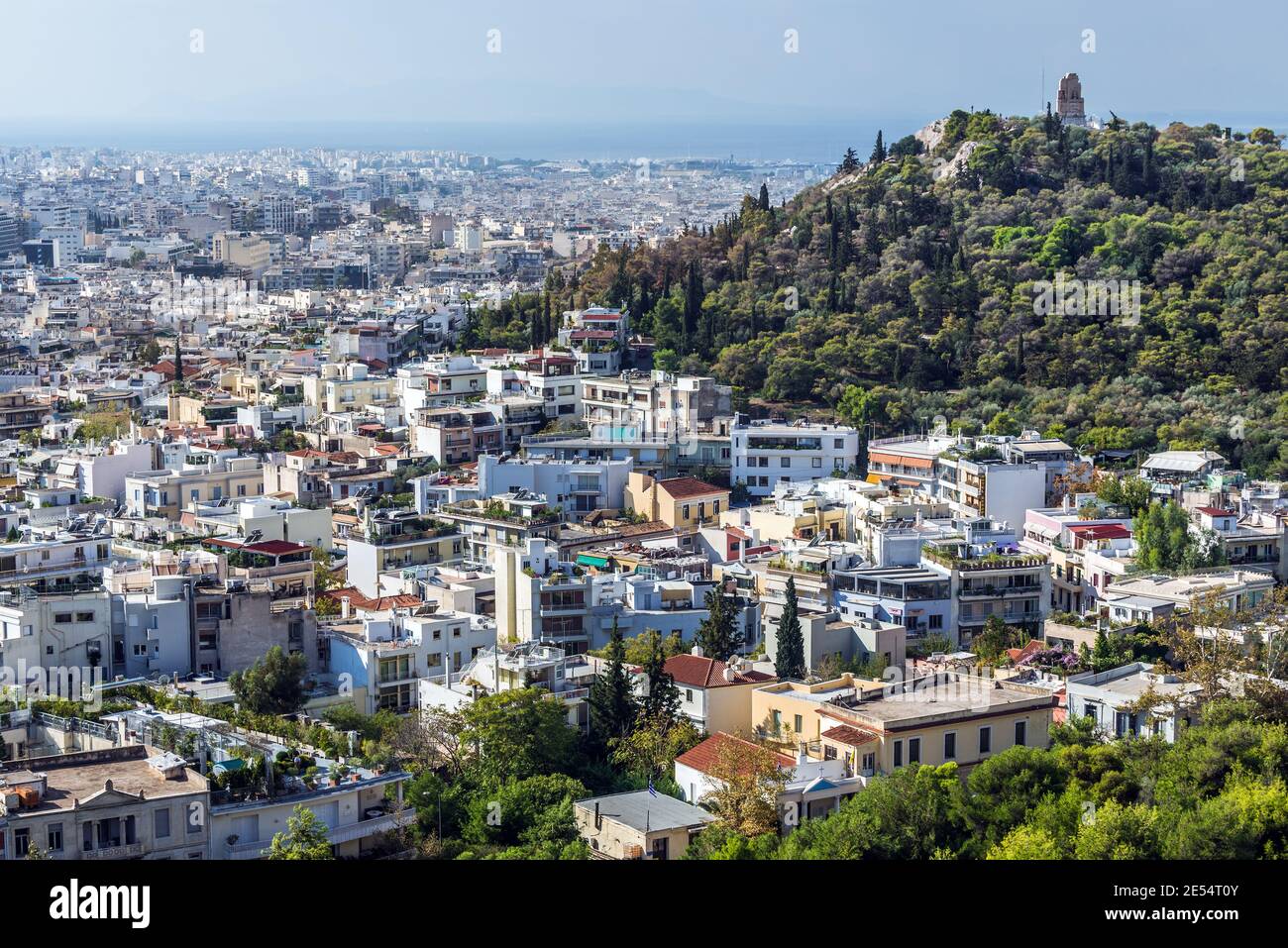 Vue aérienne de l'acropole d'Athènes, Grèce avec Philopappos ville Monument sur Musaios Hill Banque D'Images