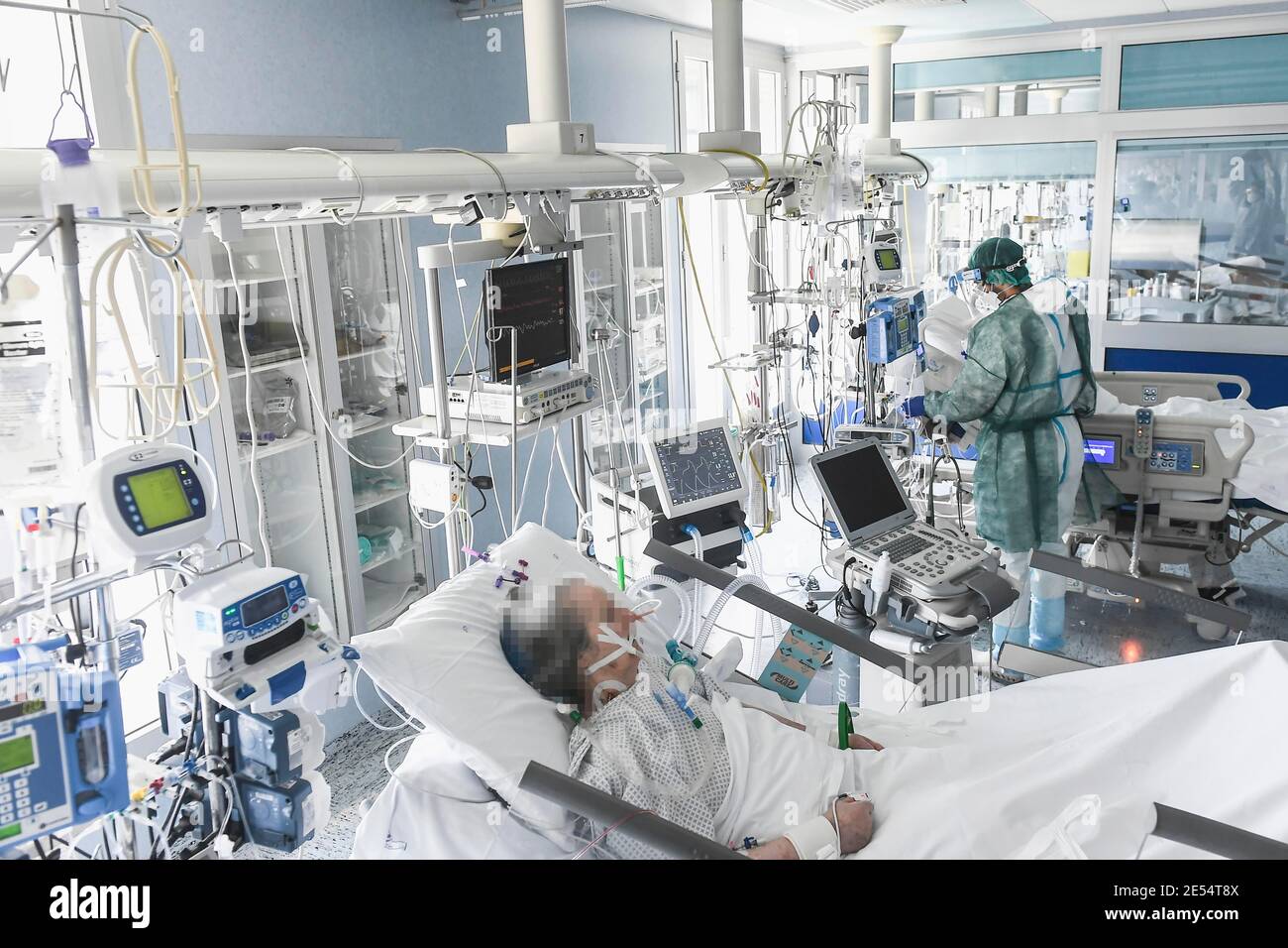 Italie, région Lombardie, Cremona, 6 mai 2020 : épidémie du virus Covid-19. Urgence du coronavirus. Hôpital Maggiore, dans la photo médecins et infirmières à Banque D'Images