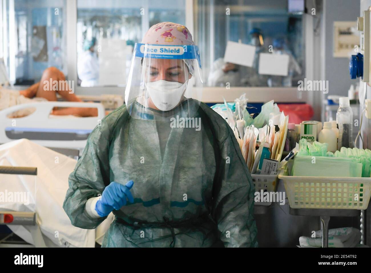 Italie, région Lombardie, Cremona, 6 mai 2020 : épidémie du virus Covid-19. Urgence du coronavirus. Hôpital Maggiore, dans la photo médecins et infirmières à Banque D'Images