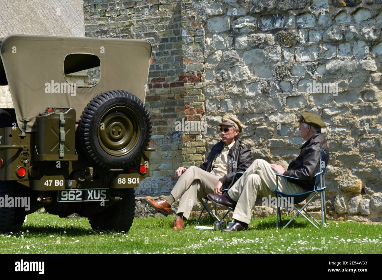 Officiers des années 1940 au repos, loisirs de la 8e armée Banque D'Images