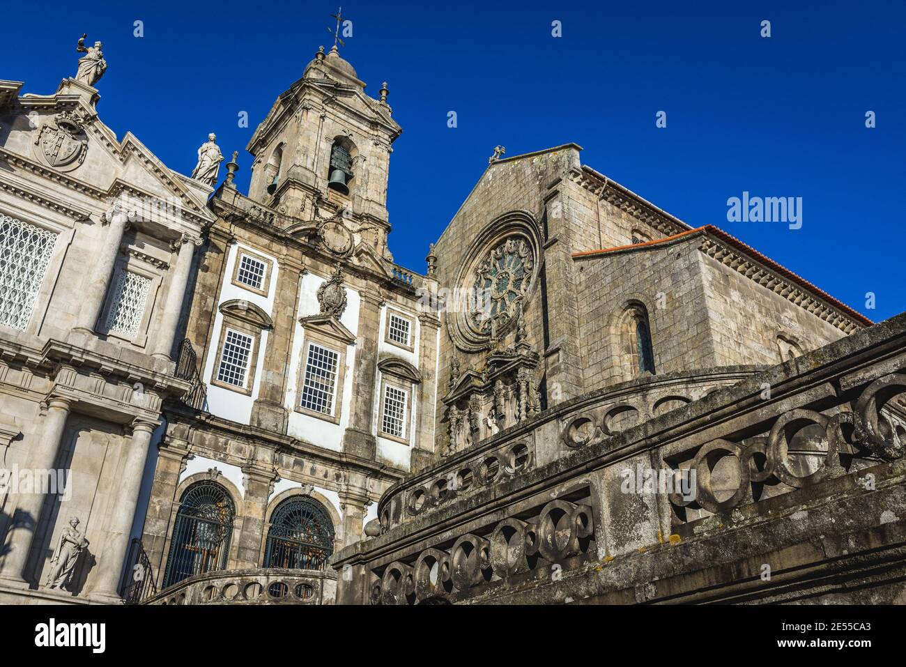 Église de la Vénérable tiers-Ordre de Saint François (à gauche) et l'église de Saint François (Igreja de São Francisco) dans la ville de Porto, Portugal Banque D'Images