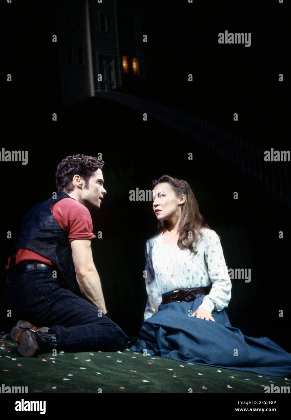 Michael Hayden (Billy Bigelow), Joanna Riding (Julie Jordan) en CARROUSEL par Rodgers & Hammerstein au Shaftesbury Theatre, Londres WC1 10/09/1993 A National Theatre production musique: Richard Rodgers livre & paroles: Oscar Hammerstein II design: Bob Crowley éclairage: Paul Pyant chorégraphie: Kenneth MacMillan directeur: Nicholas Hytner Banque D'Images