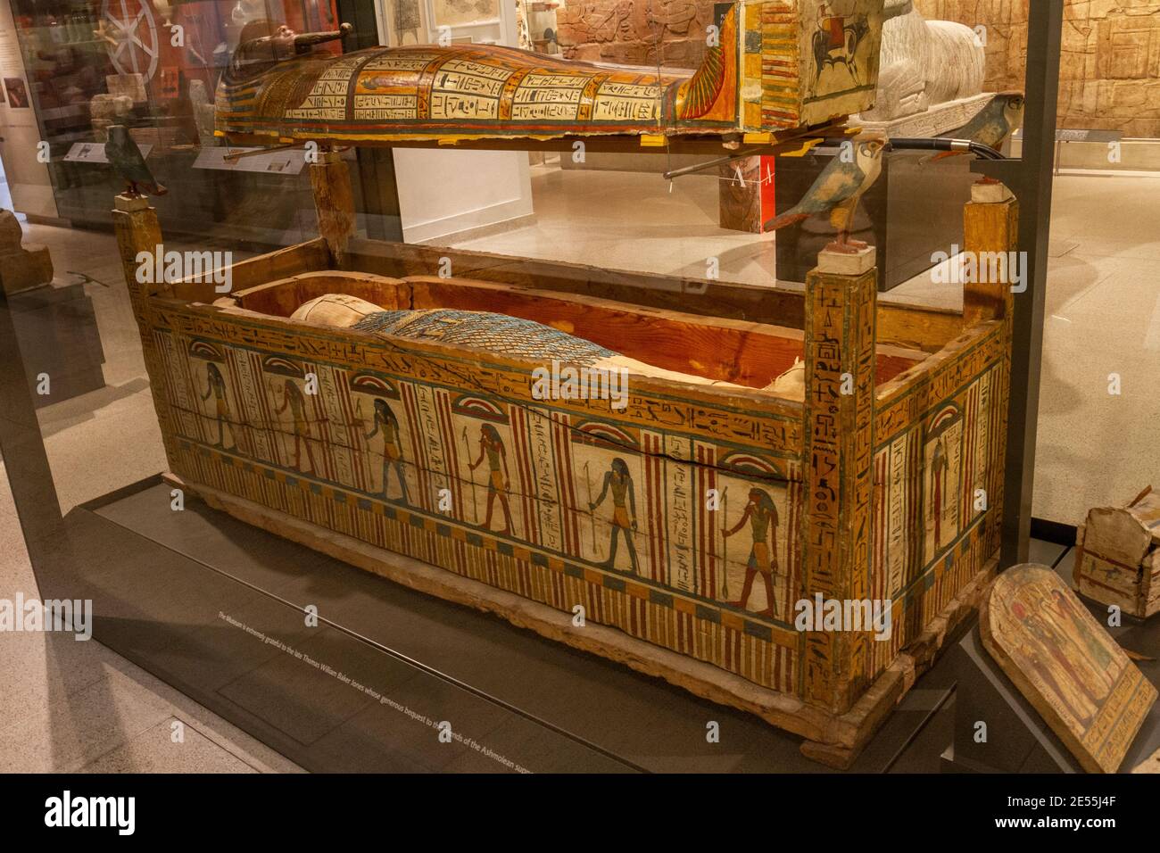 Nid de trois cercueils de Djeddjehutyiuefenkh, du Grand Temple, des Thèbes occidentaux, Musée Ashmoléen, Oxford UK. Banque D'Images
