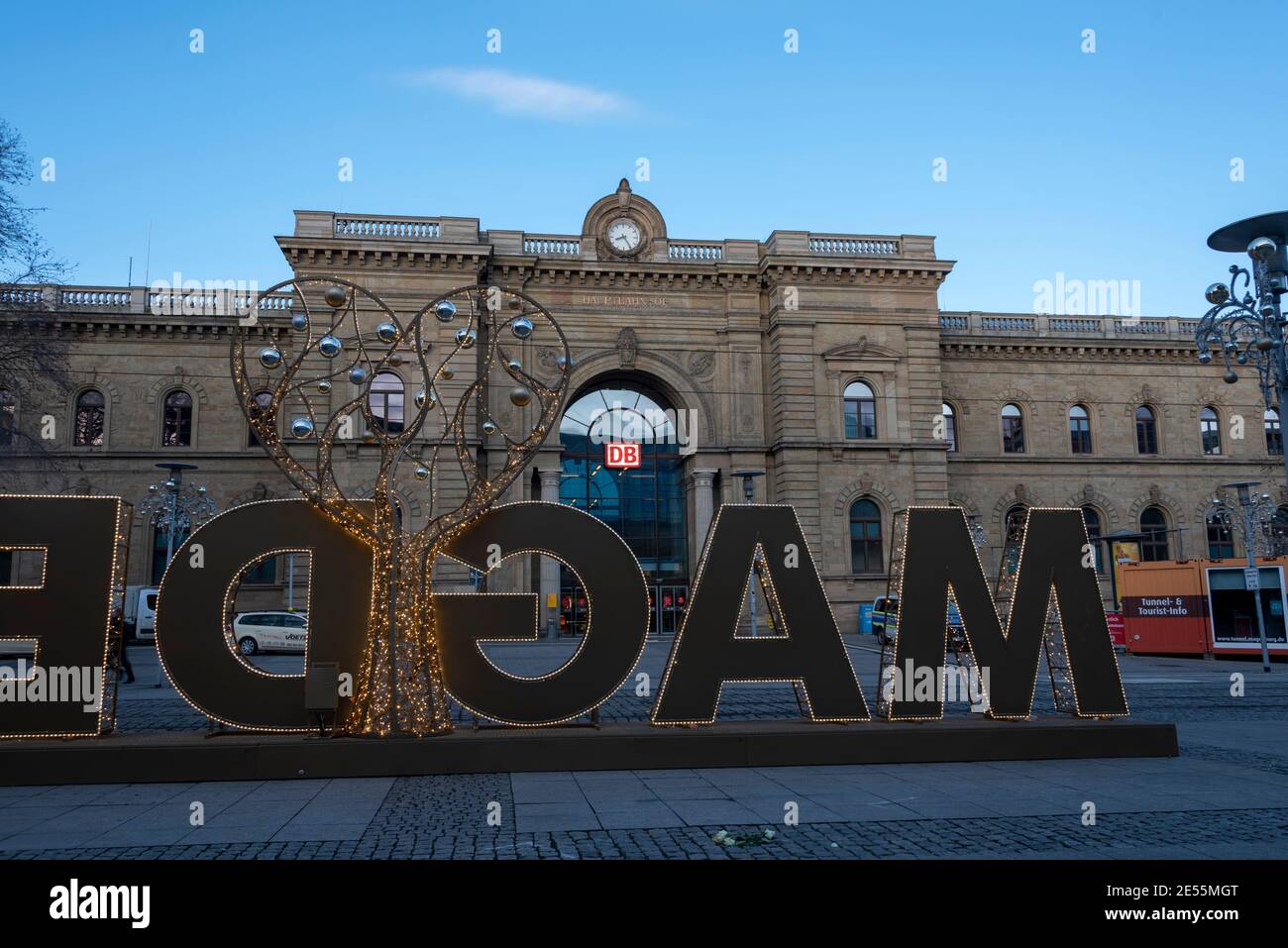 Magdebourg, Allemagne. 21 janvier 2021. Vue sur l'entrée principale de la gare principale de Magdeburg. Credit: Stephan Schulz/dpa-Zentralbild/ZB/dpa/Alay Live News Banque D'Images