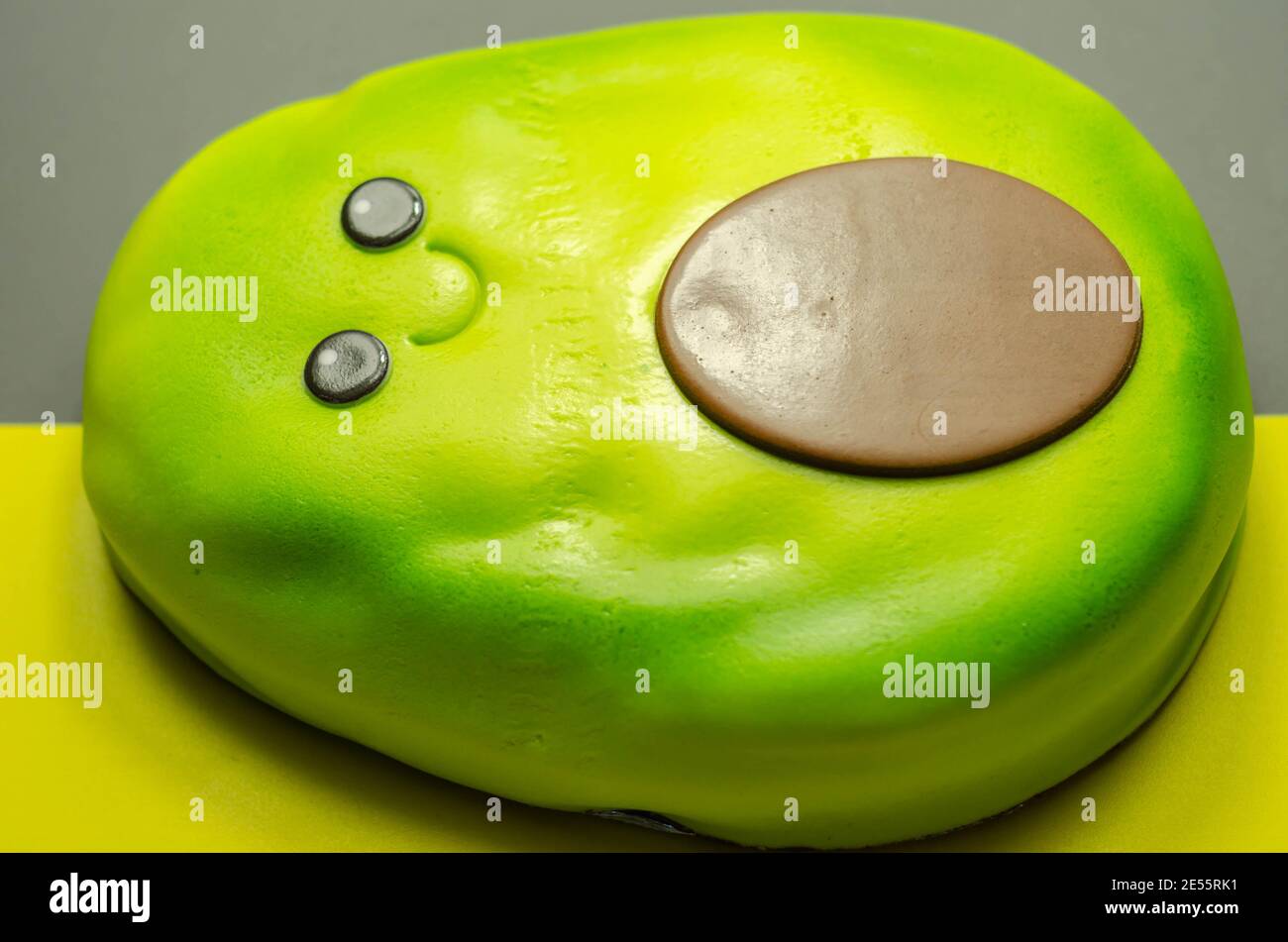 Gateau Vegan En Forme D Avocat Eponge De Chocolat Avec Une Couche De Glacage Au Chocolat Couvert De Glacage Vert Doux Et De Decorations Comestibles Par Photo Stock Alamy Gateau Vegan En Forme D Avocat Eponge De Chocolat Avec Une Couche De Glacage Au Chocolat Couvert De Glacage Vert Doux Et De Decorations Comestibles Par Photo Stock Alamy