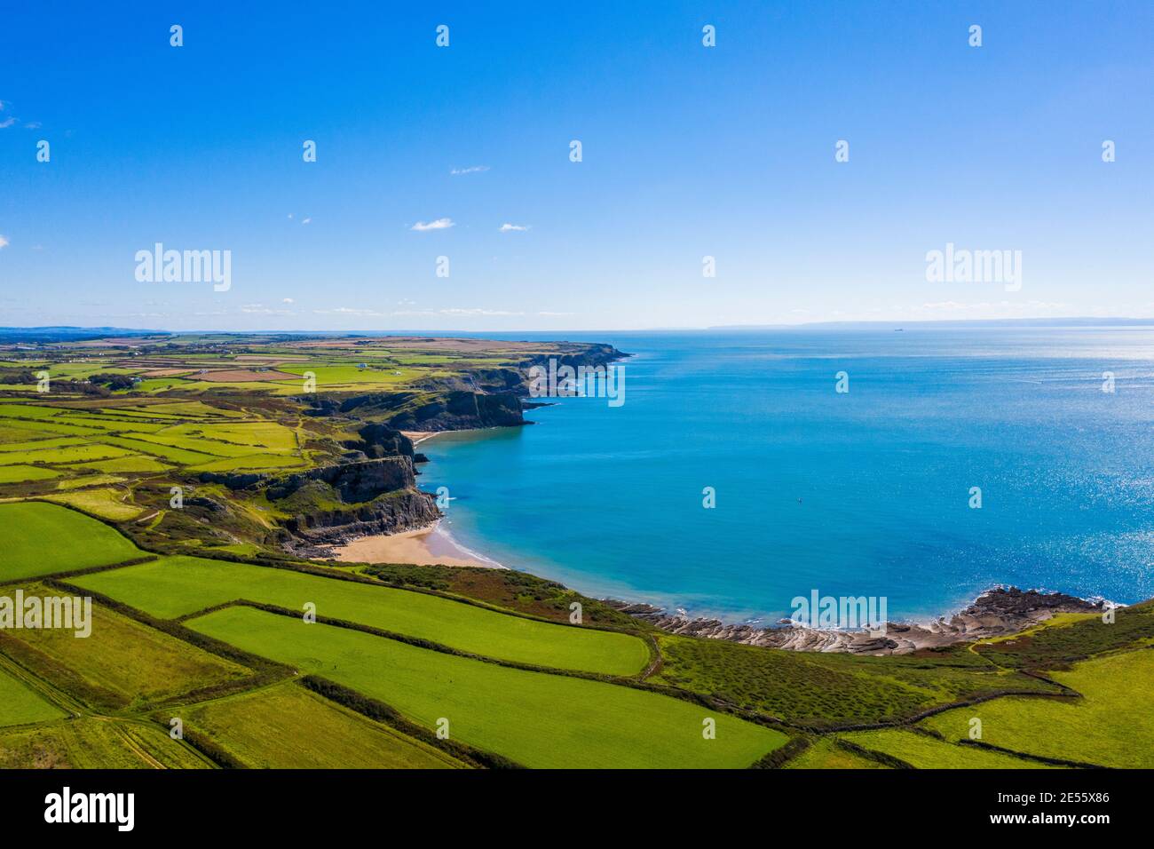 Vue aérienne de la péninsule pittoresque de la baie de Rhossili à Gower, au pays de Galles. Banque D'Images
