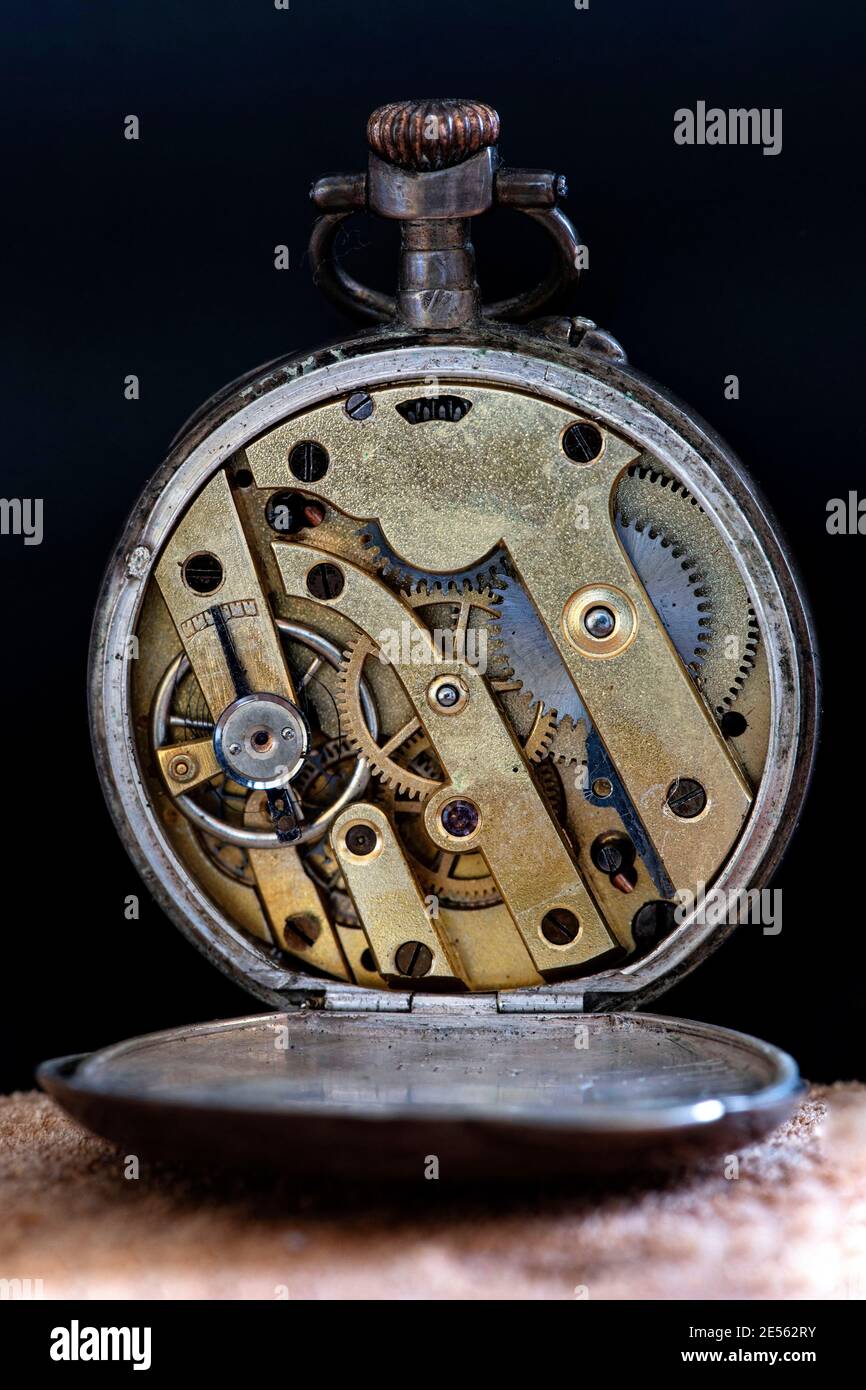 Mécanisme d'une ancienne montre à gousset Photo Stock - Alamy
