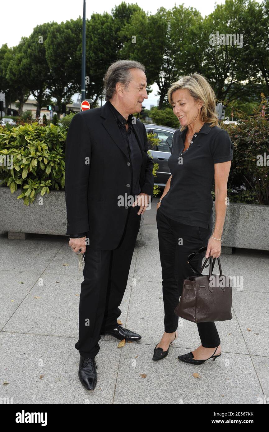 Claire Chazal et Charles Villeneuve arrivent au siège de la TF1 à Boulogne, en France, le 10 juillet 2008. Photo de Mousse/ABACAPRESS.COM Banque D'Images