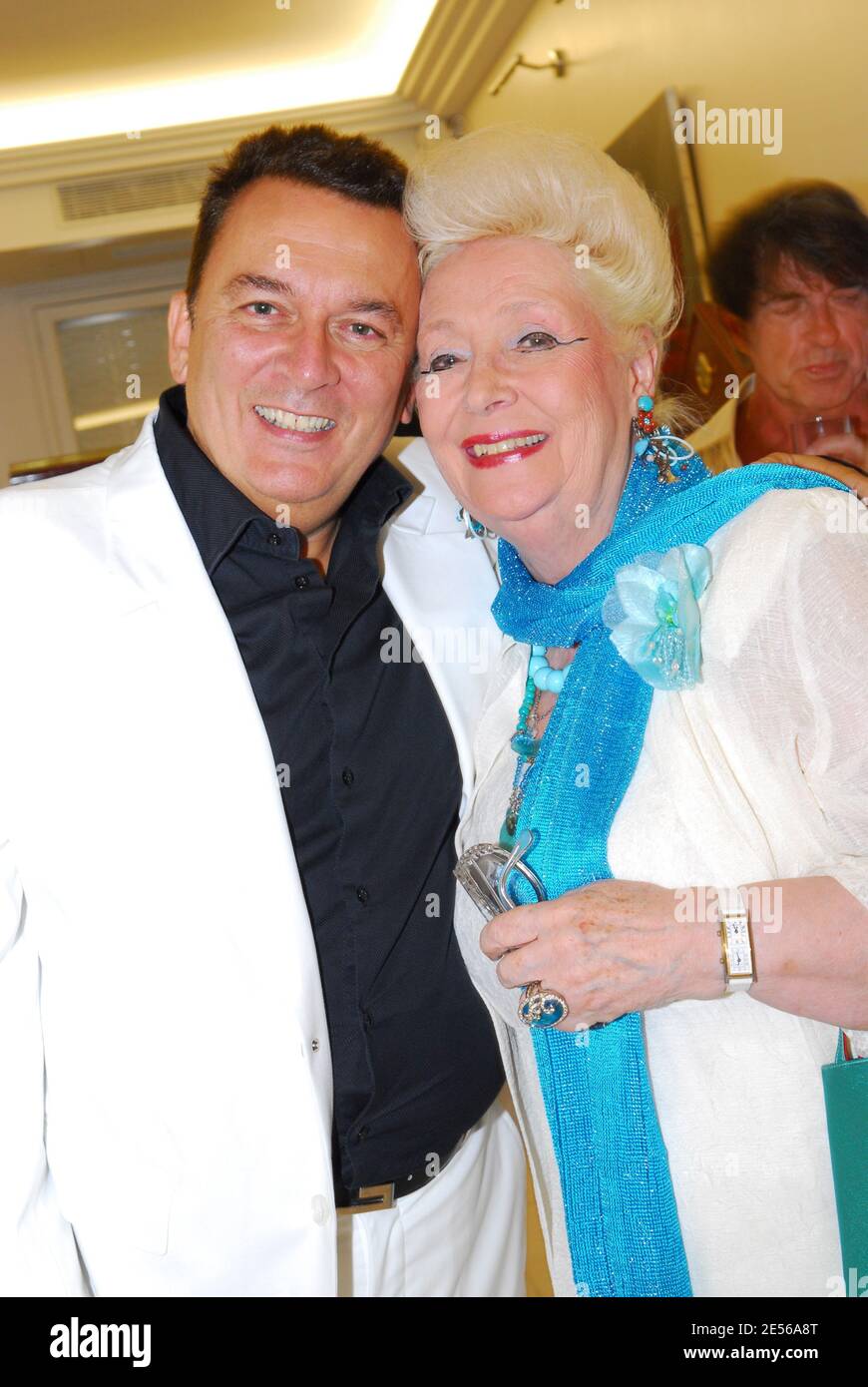 Pierre Guillermo et l'écrivain français Jacqueline Monsigny à la fête de la Bastille organisée par le PDG de MultimÀdia Pierre Guillermo dans son appartement à Paris, France, le 14 juillet 2008 photo par Helder Januario/ABACAPRESS.COM Banque D'Images