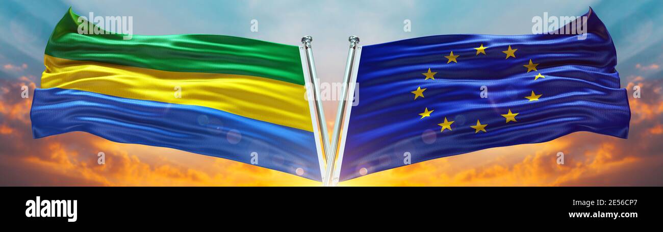 Drapeau de l'Union européenne et drapeau du Gabon agitant avec ciel de texture Nuage et coucher de soleil Double drapeau Banque D'Images