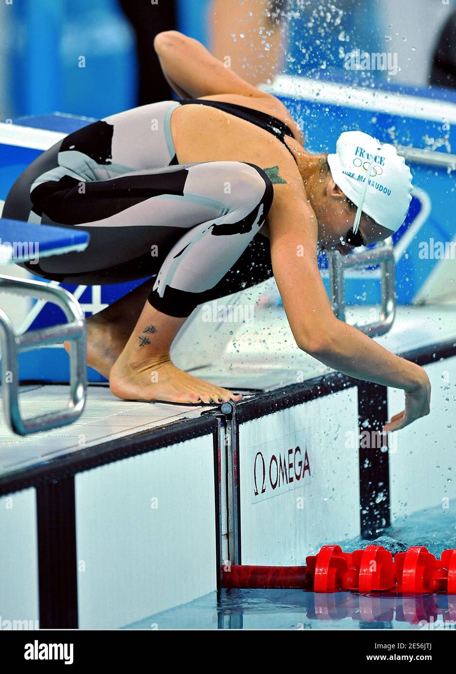 Laure Manaudou, en France, est en compétition avec un maillot de bain  speedo sur le freestyle féminin de 400 mètres lors de la qualification de  natation préliminaire aux XXIX Jeux Olympiques de