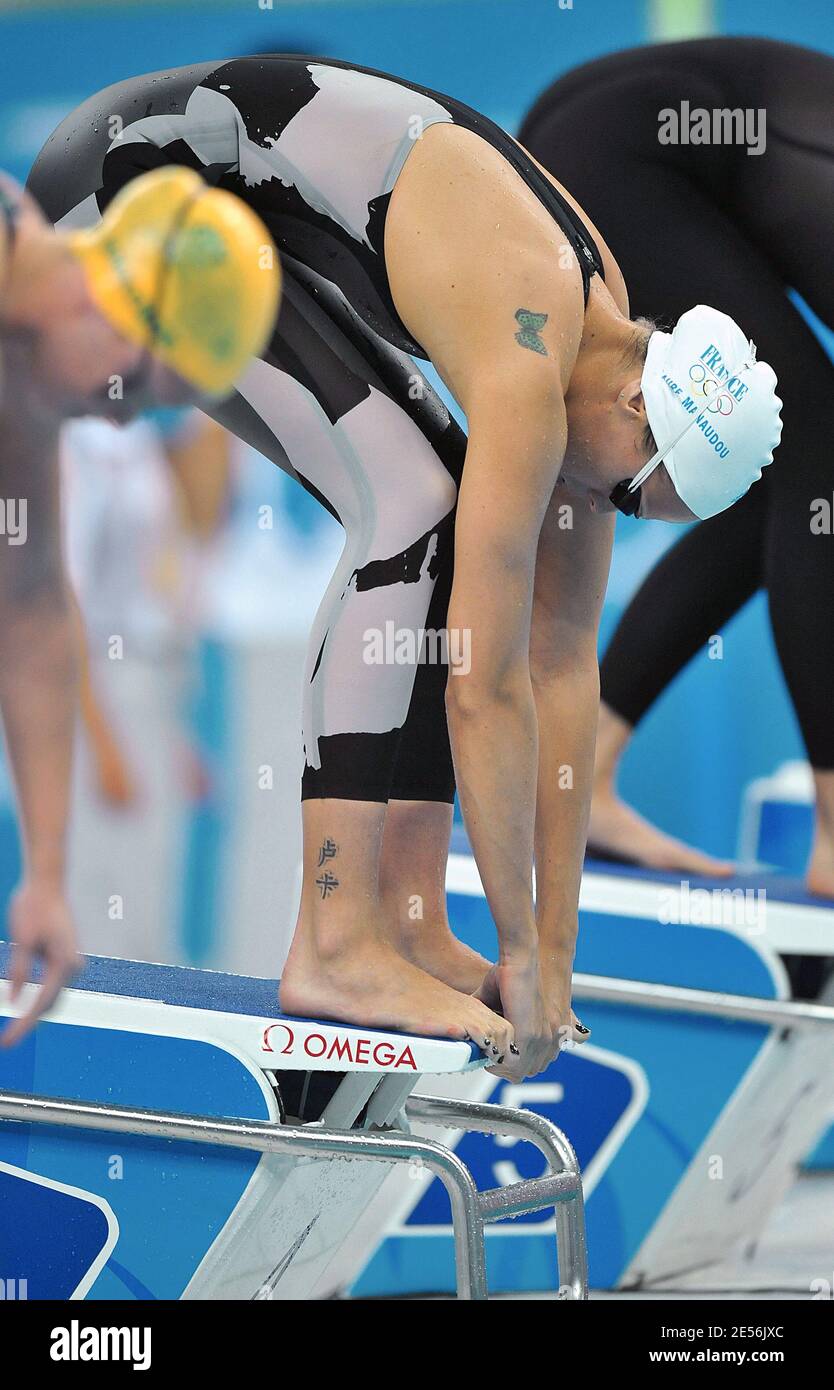 Laure Manaudou, en France, est en compétition avec un maillot de bain  speedo sur le freestyle féminin de 400 mètres lors de la qualification de  natation préliminaire aux XXIX Jeux Olympiques de