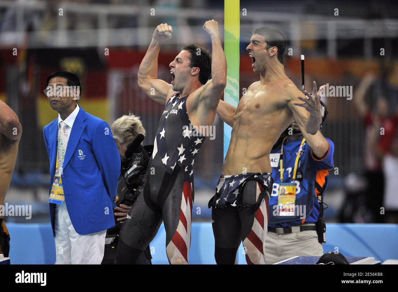 Garrett Weber-Gale, Jason Lezak, Michael Phelps et Cullen Jones des États-Unis célèbrent la finale du relais Freestyle 4 x 100 m masculin en première place et de gagner la médaille d'or du XXIX 3 e jour des Jeux Olympiques au centre aquatique national olympique de Beijing, Chine le 11 août 2008. Photo de Gouhier-Hahn-Nebinger/Cameleon/ABACAPRESS.COM Banque D'Images