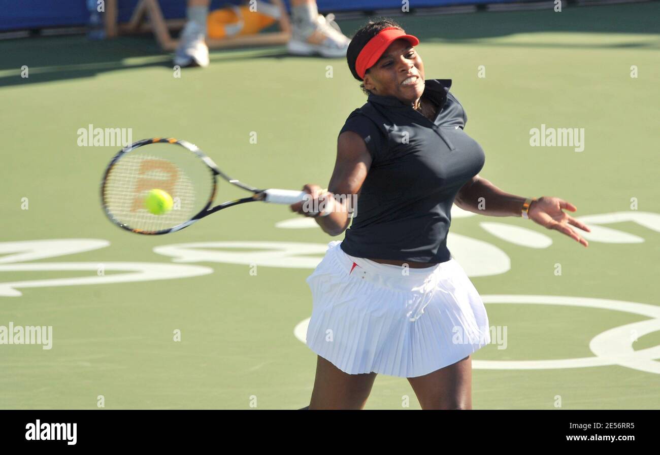 Venus Williams des États-Unis et sa sœur Serena Williams défaites, 7-5, 6-2, Ayumi Morita du Japon et sa compatriot ai Sugiyama pendant les doubles de tennis féminin deuxième tour le jour 7 des Jeux Olympiques de Beijing 2008 au Centre Olympique de tennis Vert à Beijing, Chine le 15 août 2008. Photo de Jean-Michel Psaila/Cameleon/ABACAPRESS.COM Banque D'Images