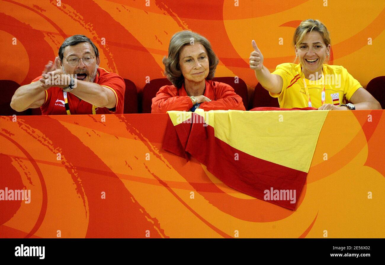 La reine Sofia et l'Infante Cristina d'Espagne assistent au sprint masculin lors de la Journée des Jeux Olympiques de Beijing 2008 11 au Vélodrome de Laoshan à Beijing, en Chine, le 18 août 2008. Photo de Gouhier-Hahn-Nebinger/Cameleon/ABACAPRESS.COM Banque D'Images