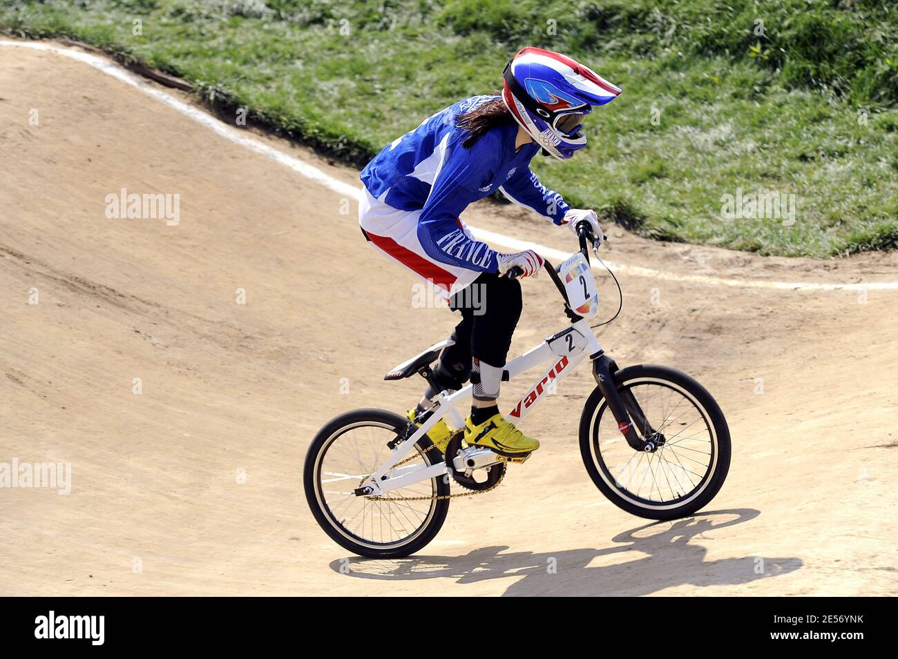 Anne-Caroline Chausson, en France, joue et remporte la médaille d'or à la  finale féminine BMX de la Journée des Jeux Olympiques de Beijing 2008 14 au  Laoshan Bicycle moto Cross (BMX) à